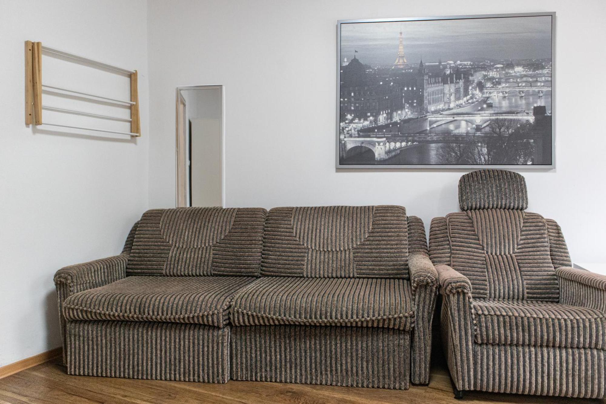 Affordable 1br Next To Millennium Tower Apartment
