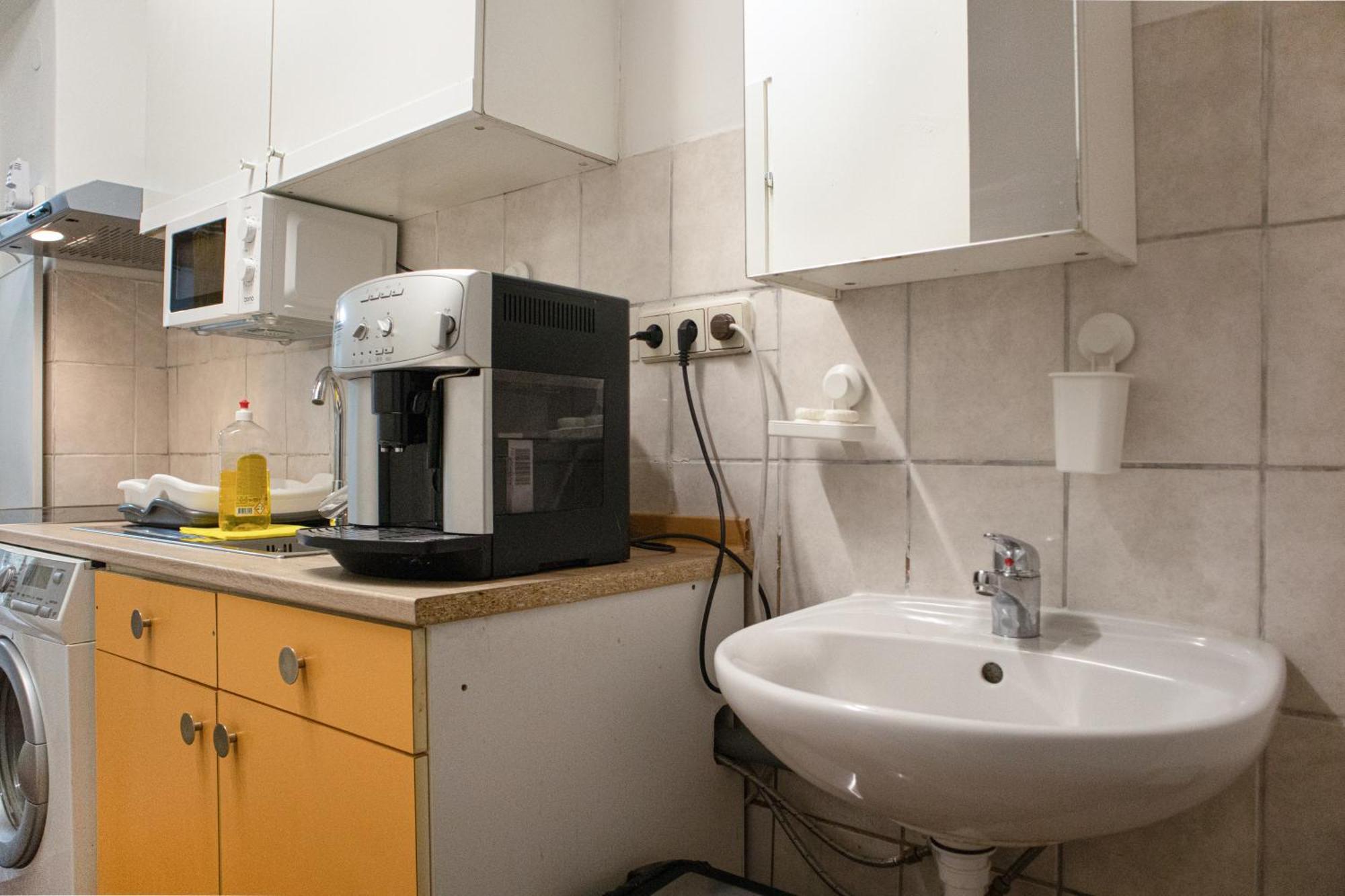 Affordable 1br Next To Millennium Tower Apartment Wien
